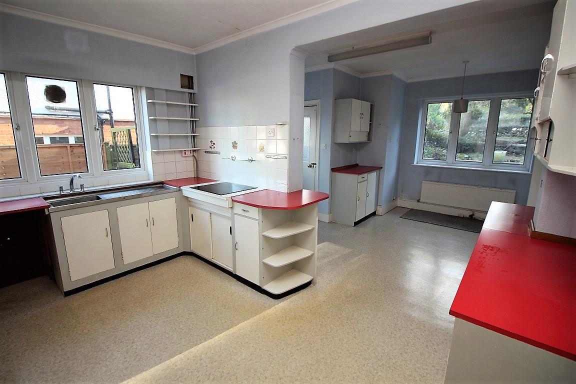 4 bed property in Oak Tree Road, Reading